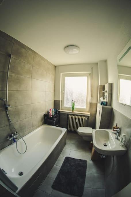 Wunderschoene Neue 3,5 Zimmerwohnung Naehe Kassel Bis 4 Erwachsene 3 Kinder Fuldatal Exterior photo