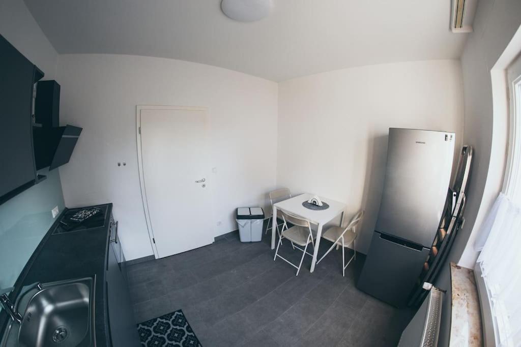 Wunderschoene Neue 3,5 Zimmerwohnung Naehe Kassel Bis 4 Erwachsene 3 Kinder Fuldatal Exterior photo